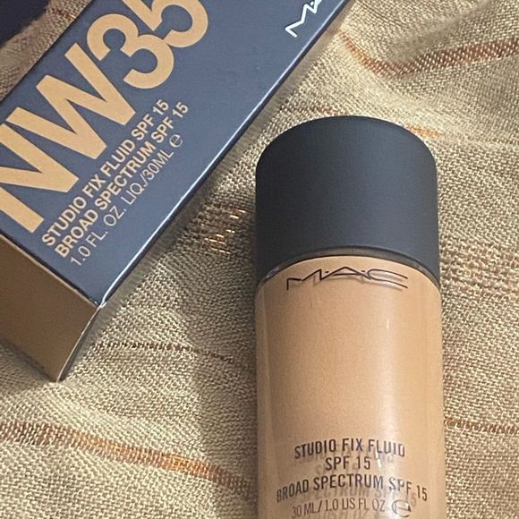 - M-A-C STUDIO FIX FLUID NW35 - Picture 6 of 9